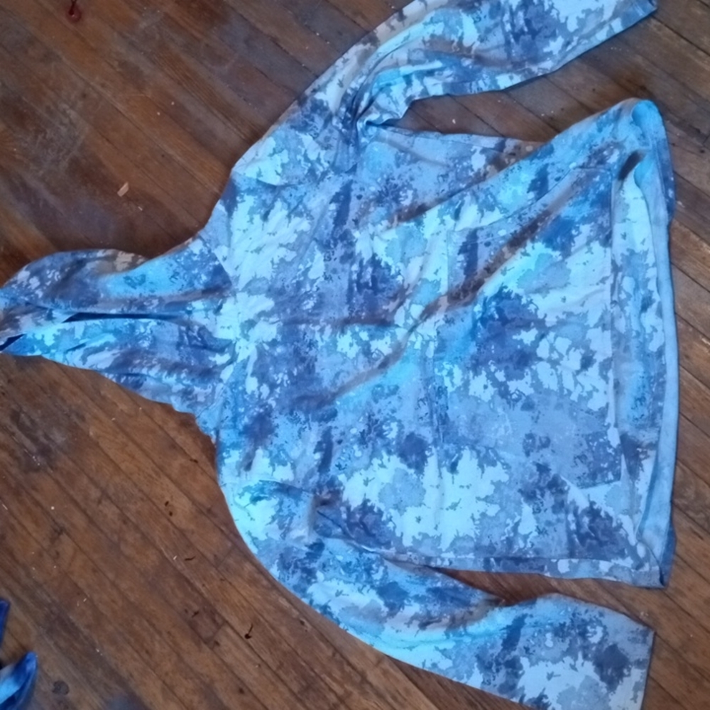 This a thin hoodies